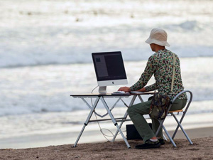 静寂の海と男性