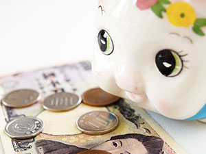 樋口一葉と豚の貯金箱